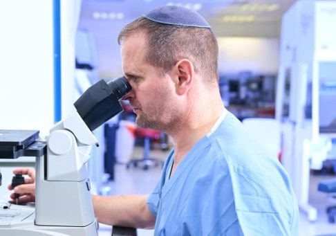 The Role of Technology in Ensuring Specimen Safety During Transport - LifeParcel